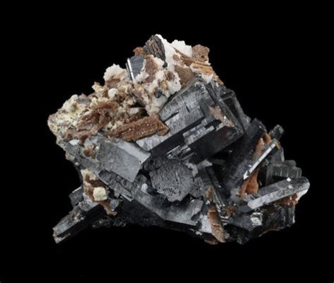 ¡Hematite: Explorando las Profundidades de un Mineral Esencial en la Industria Siderúrgica!